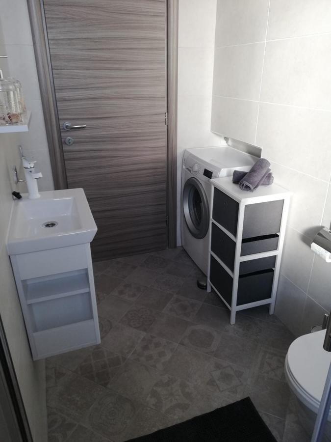 Apartment Stefania On The Beach Коромачно Екстер'єр фото