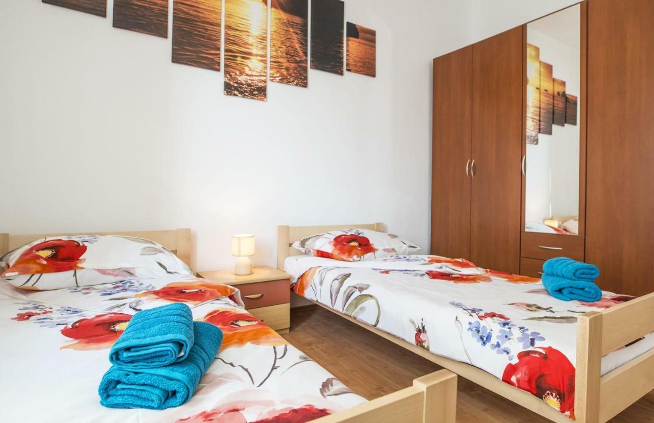 Apartment Stefania On The Beach Коромачно Екстер'єр фото