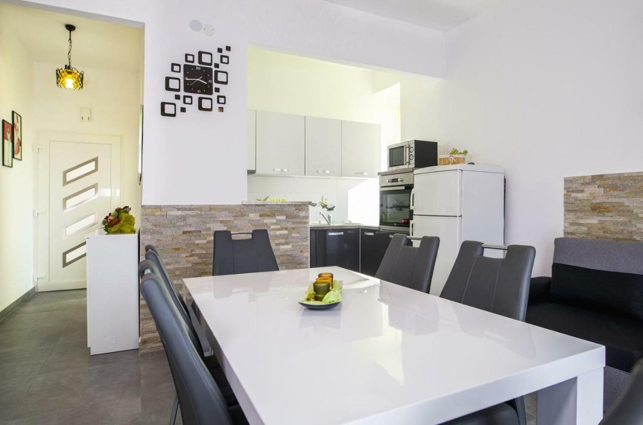 Apartment Stefania On The Beach Коромачно Екстер'єр фото