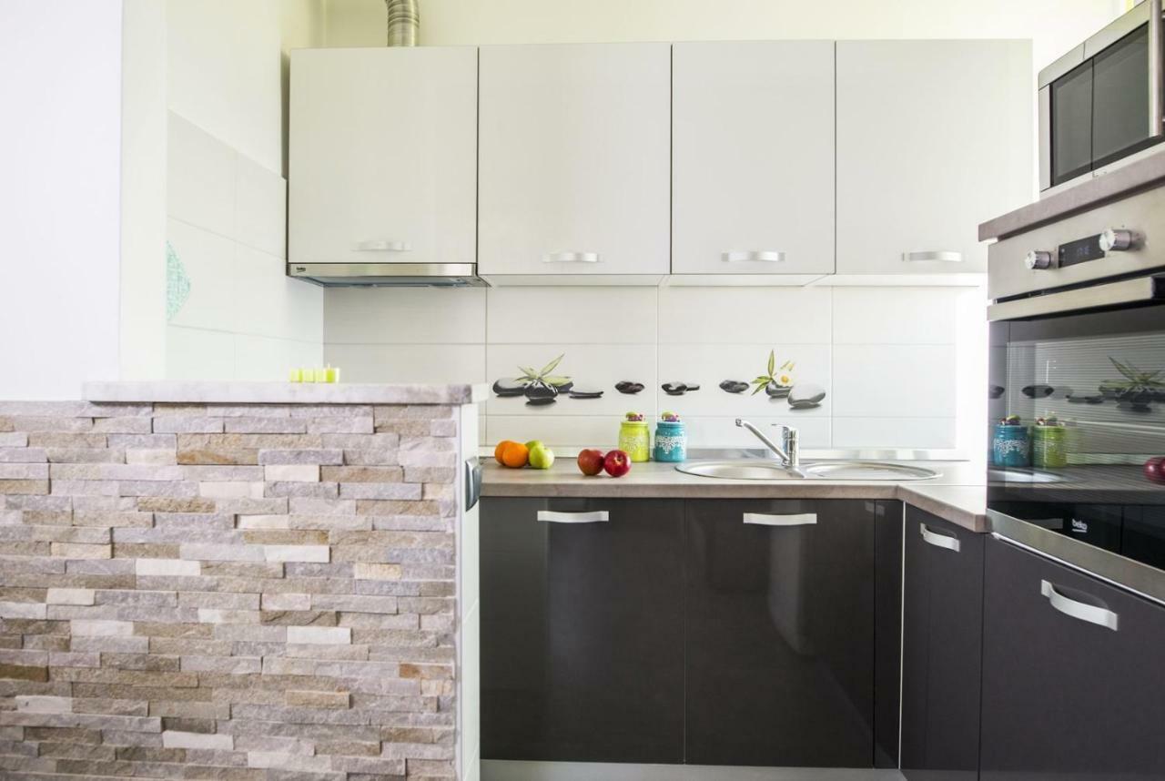 Apartment Stefania On The Beach Коромачно Екстер'єр фото